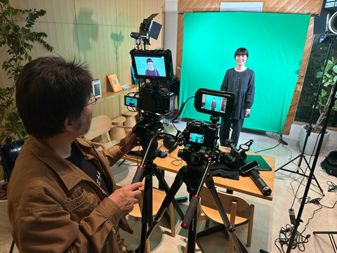 会議室でクロマキー撮影